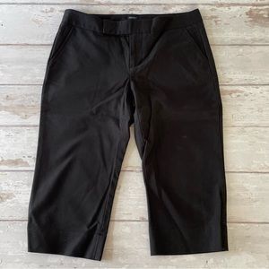Black Gap Knee Length Capris Size 2